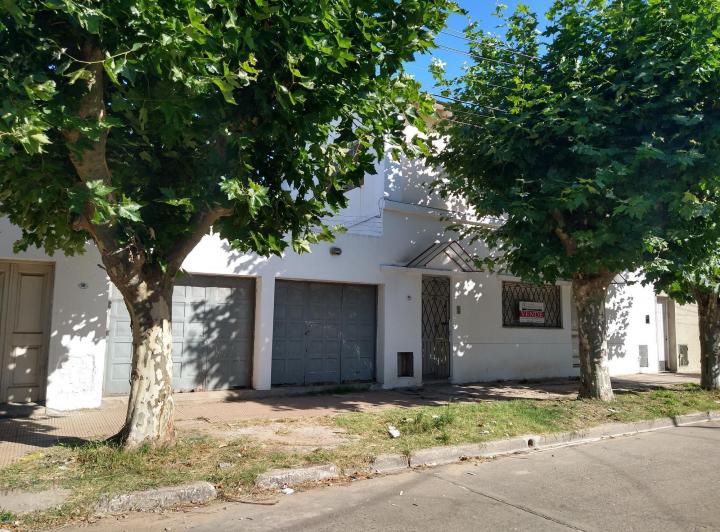 Casa · 110m² · 6 Ambientes · 1 Cochera