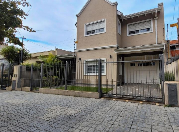 Casa · 157m² · 5 Ambientes · 3 Cocheras