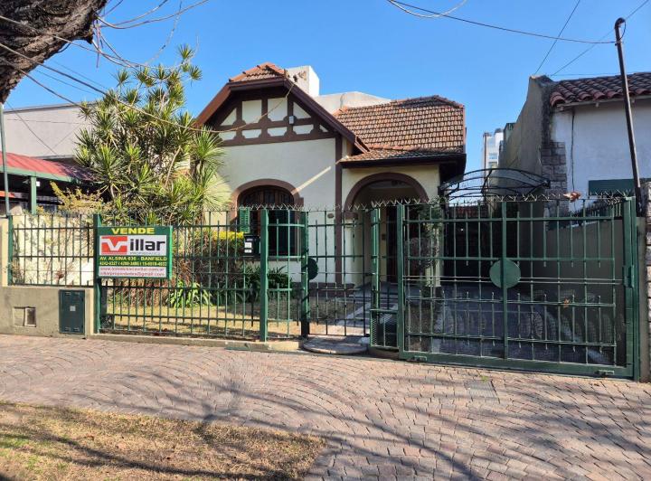 Casa · 160m² · 5 Ambientes · 2 Cocheras