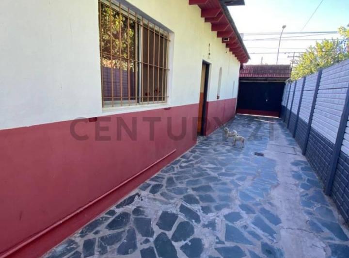 Casa · 117m² · 8 Ambientes · 1 Cochera