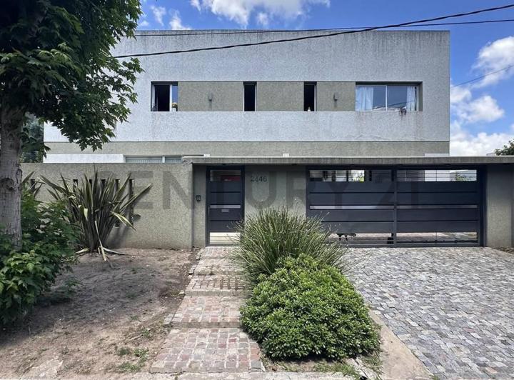 Casa · 360m² · 7 Ambientes · 2 Cocheras