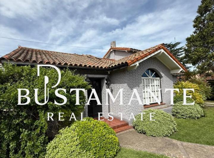 Casa · 170m² · 5 Ambientes · 2 Cocheras
