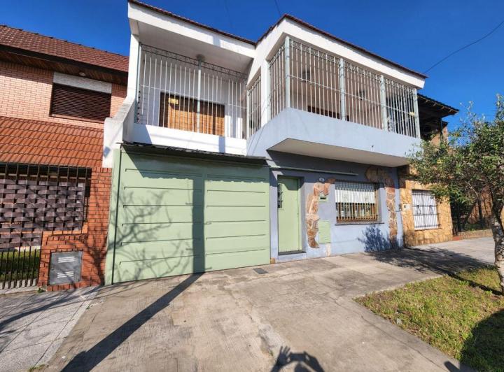 Casa · 238m² · 5 Ambientes · 1 Cochera