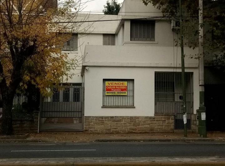 Casa · 200m² · 5 Ambientes · 2 Cocheras