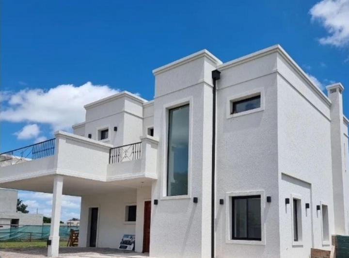 Casa · 292m² · 6 Ambientes · 1 Cochera