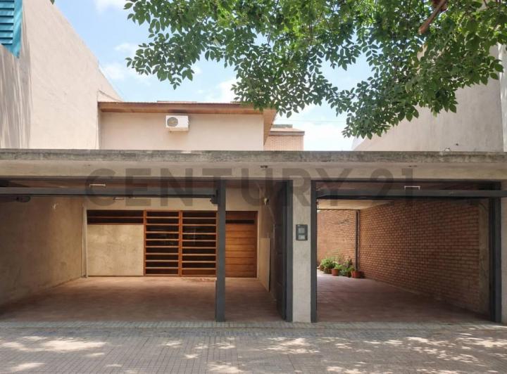 Casa · 430m² · 10 Ambientes · 5 Cocheras