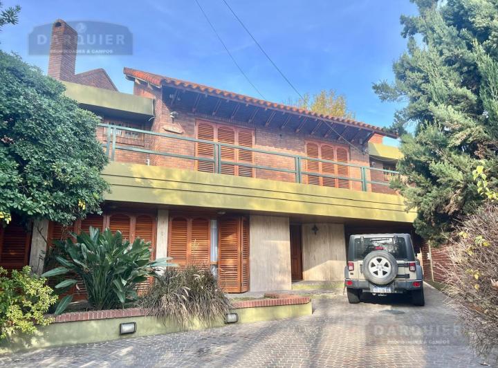 Casa · 380m² · 4 Dormitorios · 2 Cocheras