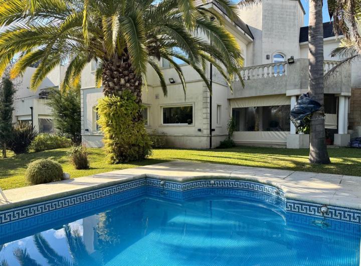 Casa · 367m² · 5 Ambientes · 2 Cocheras