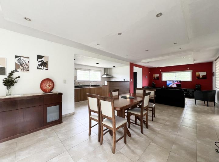 Casa · 400m² · 10 Ambientes · 4 Cocheras