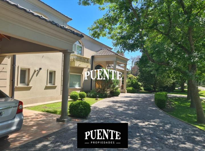 Casa · 389m² · 5 Ambientes · 2 Cocheras