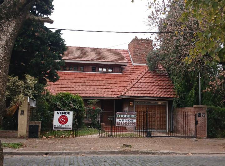 Casa · 220m² · 5 Ambientes · 1 Cochera