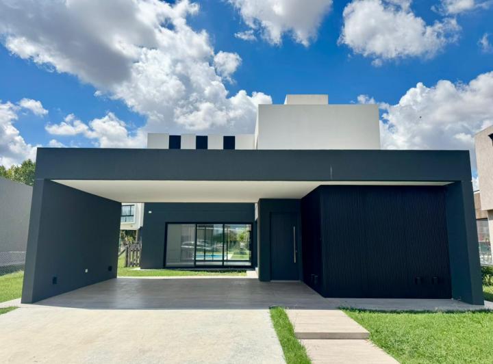 Casa · 185m² · 5 Ambientes · 2 Cocheras