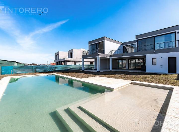 Casa · 297m² · 5 Ambientes · 2 Cocheras