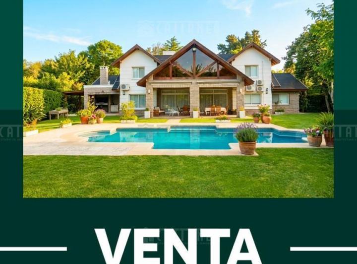 Casa · 340m² · 6 Ambientes · 2 Cocheras
