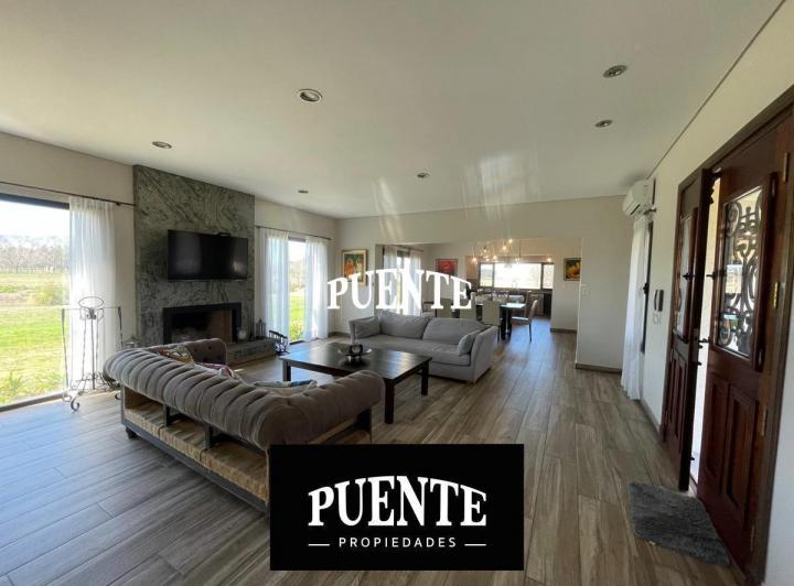 Casa · 430m² · 7 Ambientes · 2 Cocheras