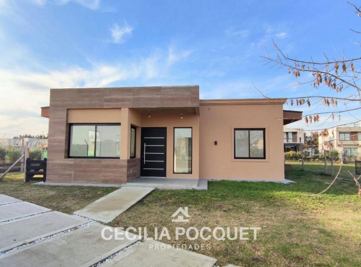 Casa · 143m² · 5 Ambientes · 2 Cocheras