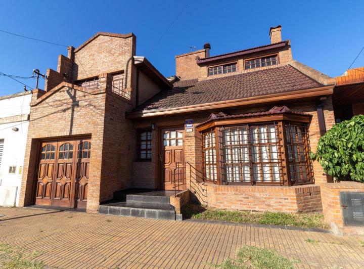 Casa · 199m² · 6 Ambientes · 1 Cochera