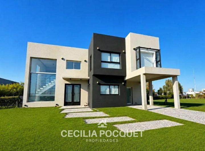 Casa · 220m² · 5 Ambientes · 2 Cocheras