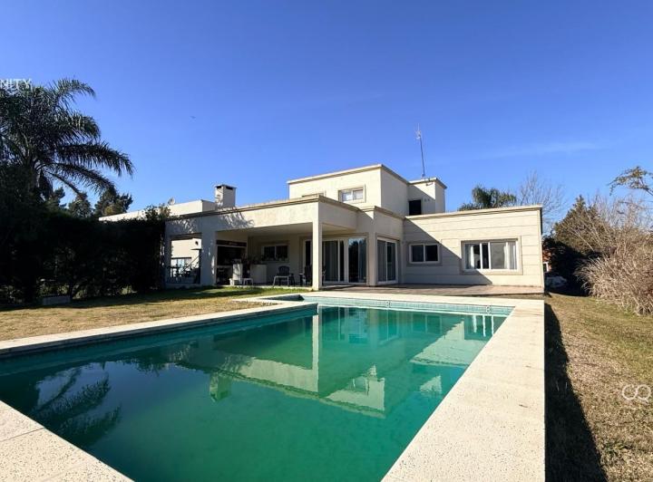 Casa · 280m² · 6 Ambientes · 5 Cocheras