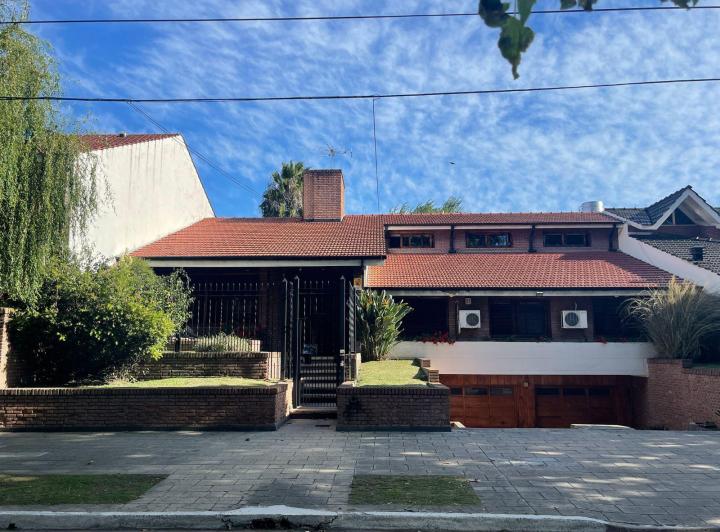 Casa · 553m² · 7 Ambientes · 3 Cocheras