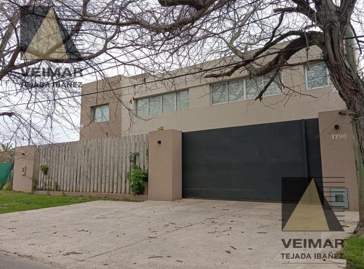 Casa · 176m² · 7 Ambientes · 4 Cocheras