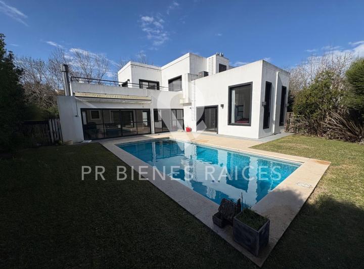 Casa · 297m² · 5 Ambientes