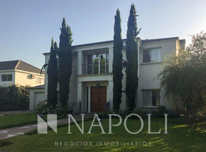 Casa · 311m² · 5 Ambientes · 2 Cocheras
