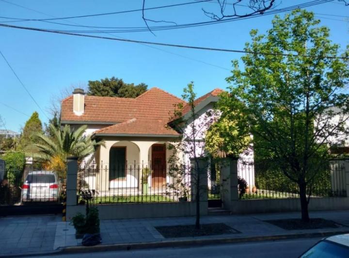 Casa · 1m² · 5 Ambientes · 1 Cochera