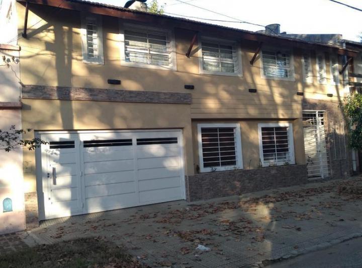 Casa · 180m² · 6 Ambientes · 1 Cochera
