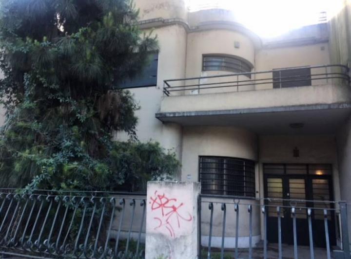 Casa · 285m² · 5 Dormitorios · 3 Cocheras