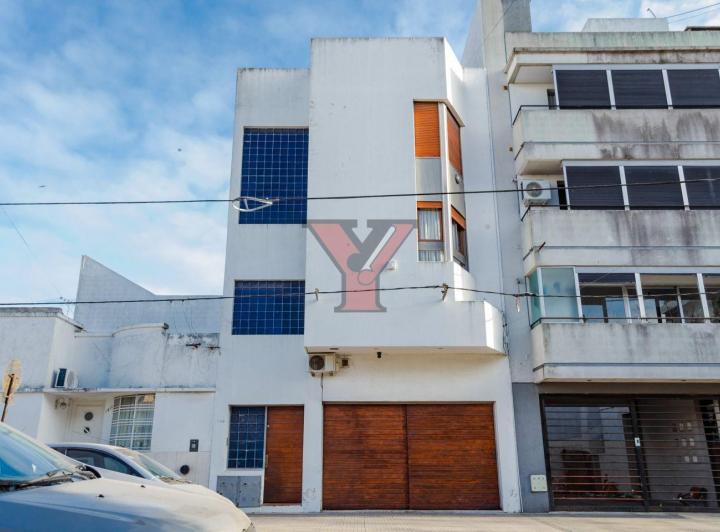 Casa · 170m² · 5 Ambientes · 2 Cocheras