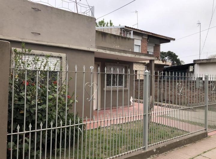Casa · 140m² · 5 Ambientes · 3 Cocheras