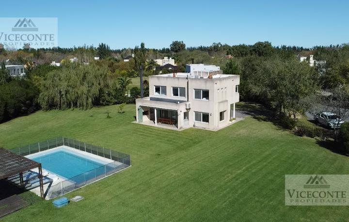 Casa · 200ha · 10 Ambientes · 1 Cochera