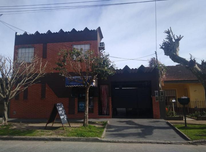 Casa · 153m² · 6 Ambientes · 2 Cocheras