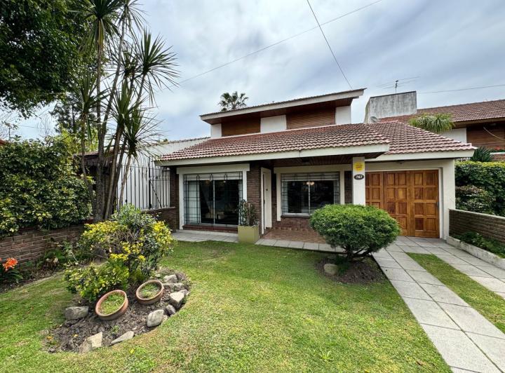 Casa · 150m² · 6 Ambientes · 3 Cocheras