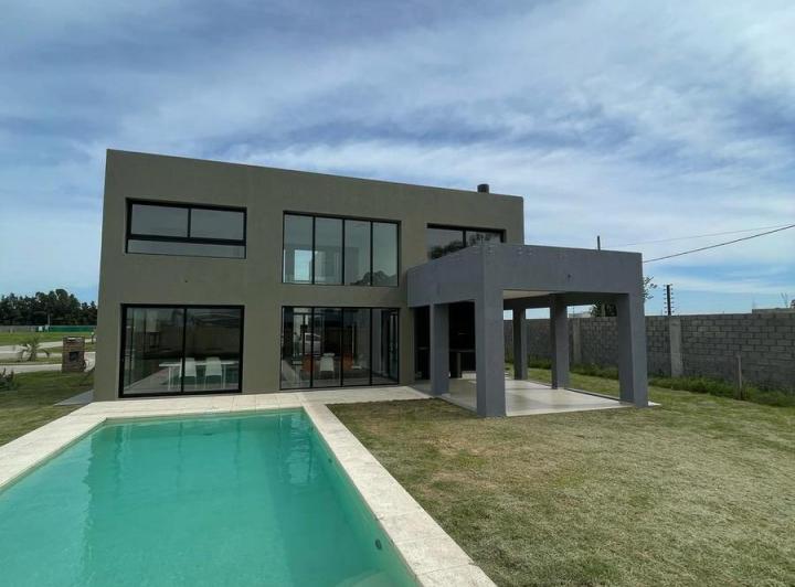 Casa · 230m² · 5 Ambientes