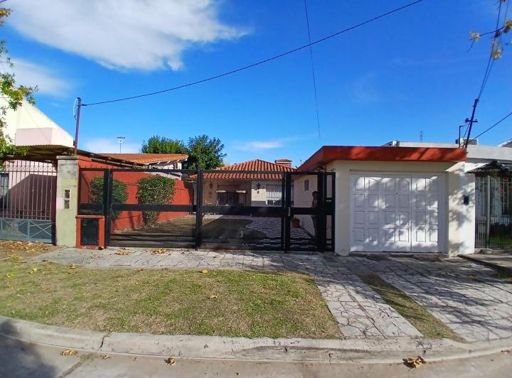 Casa · 174m² · 5 Ambientes · 1 Cochera