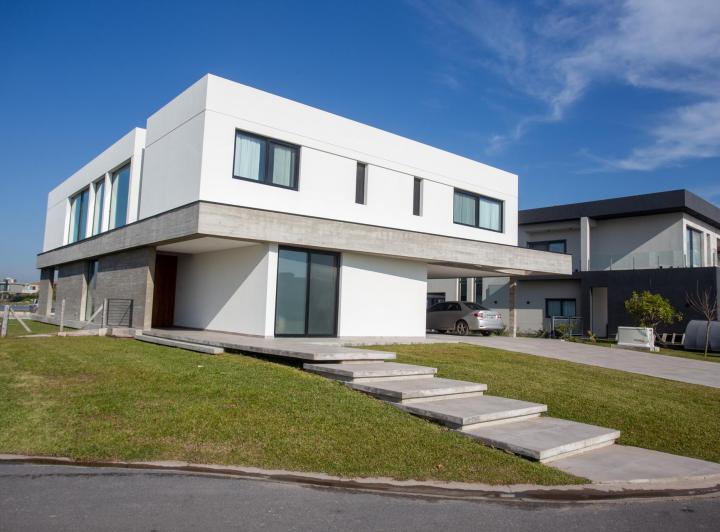 Casa · 500m² · 6 Ambientes · 2 Cocheras