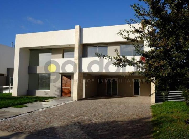 Casa · 338m² · 6 Ambientes