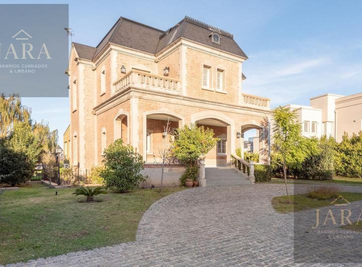 Casa · 400m² · 6 Ambientes · 1 Cochera