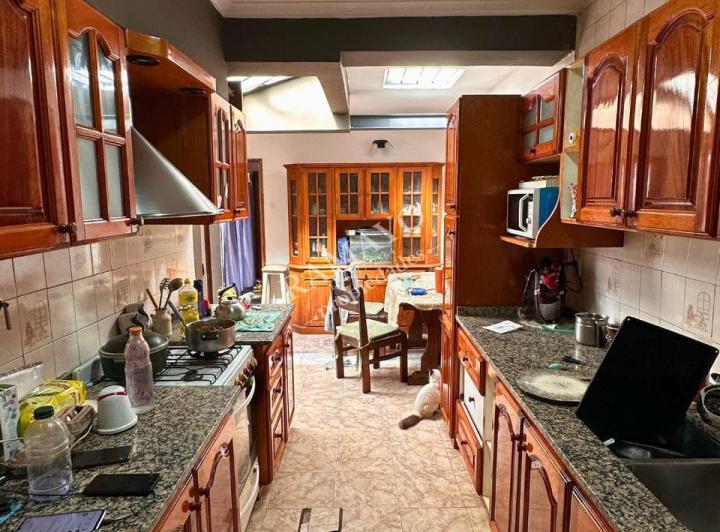 Casa · 135m² · 8 Ambientes · 1 Cochera