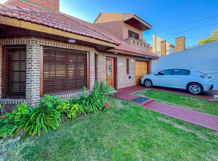 Casa · 154m² · 5 Ambientes · 1 Cochera