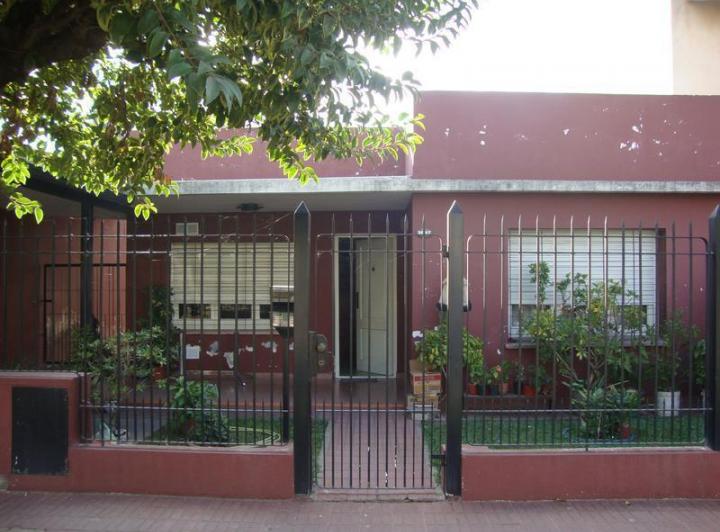 Casa · 200m² · 6 Ambientes · 1 Cochera