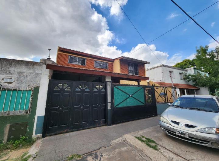 Casa · 180m² · 5 Ambientes