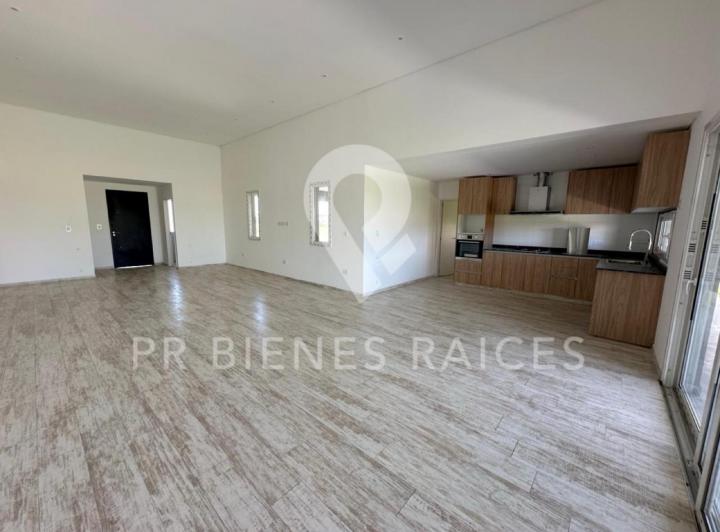 Casa · 170m² · 5 Ambientes · 2 Cocheras