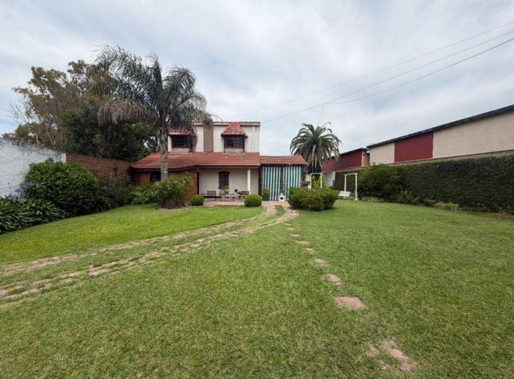 Casa · 100m² · 5 Ambientes · 1 Cochera