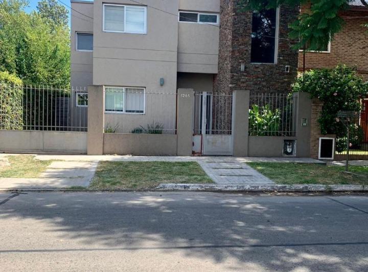 Casa · 198m² · 5 Ambientes · 1 Cochera