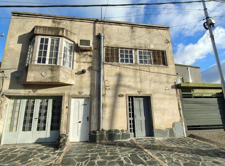 Casa · 180m² · 5 Ambientes · 1 Cochera