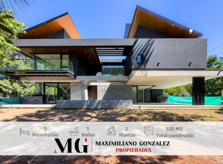 Casa · 520m² · 6 Ambientes · 4 Cocheras