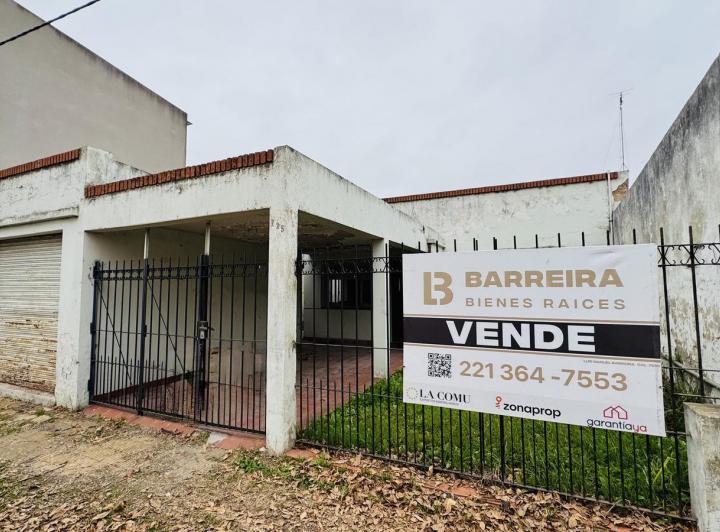 Casa · 215m² · 6 Ambientes · 1 Cochera